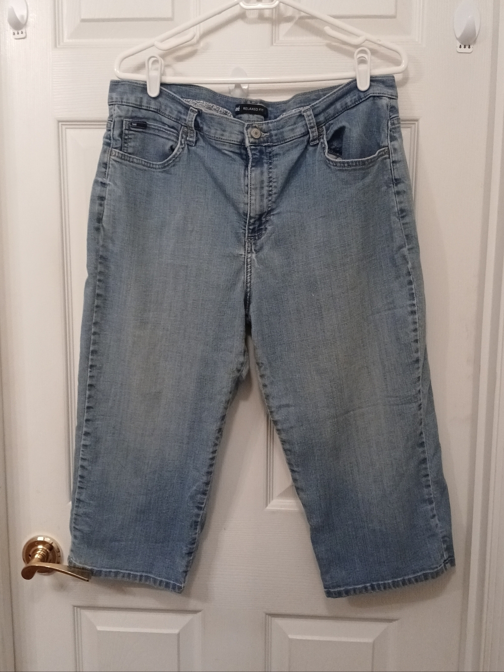 Lee Relax Fit Capri Denim Jean Shorts Women's Size 16M Light Wash Everyday Wear